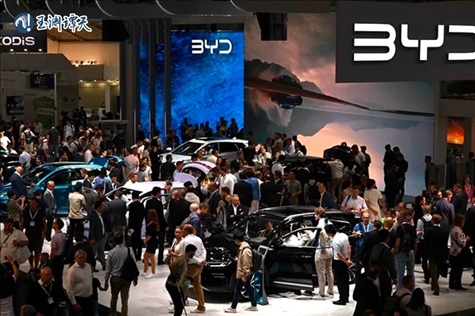 中國新能源汽車亮相德國車展，引發(fā)圍觀