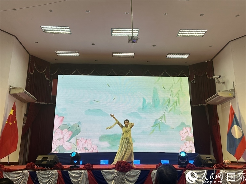 圖片：老撾選手參加第二十三屆漢語橋世界大學(xué)生中文比賽老撾賽區(qū)決賽。孫廣勇攝