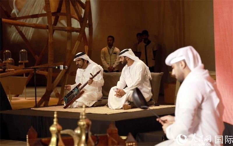 阿拉伯咖啡演示和當(dāng)?shù)匚幕硌荨Ｈ嗣窬W(wǎng)記者 管克江攝