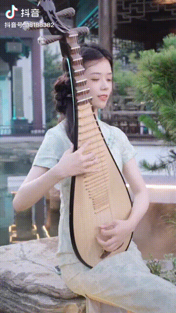 上海評(píng)彈團(tuán)評(píng)彈演員鄭鳴秋 受訪者供圖