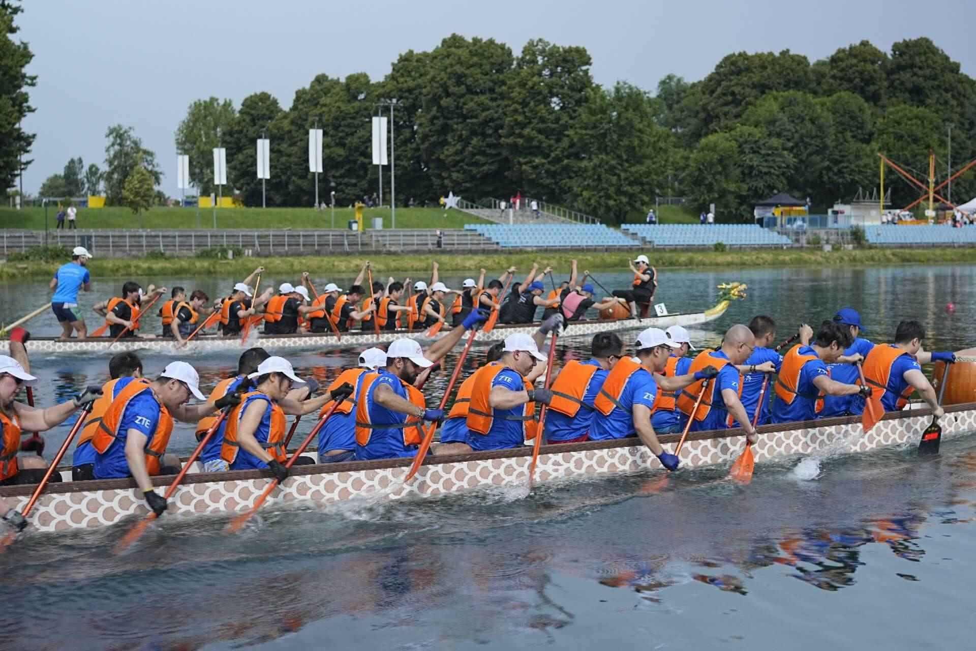 爭渡、爭渡，選手們你爭我奪，奮勇爭先。主辦方供圖