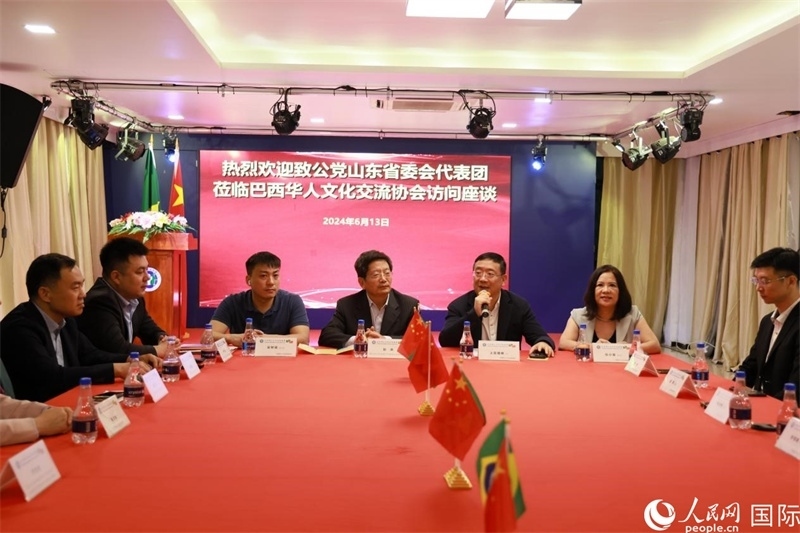 巴西華人文化交流協(xié)會(huì)主席上官劍鋒在座談會(huì)上致辭。人民網(wǎng)記者 宋亦然攝