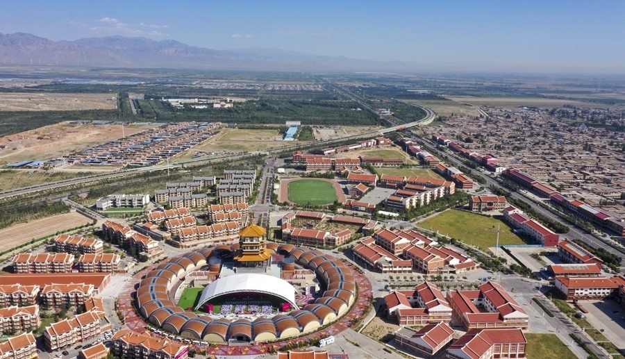 這是2022年9月7日拍攝的寧夏銀川市閩寧鎮(zhèn)（無(wú)人機(jī)照片）。新華社記者 馮開(kāi)華 攝