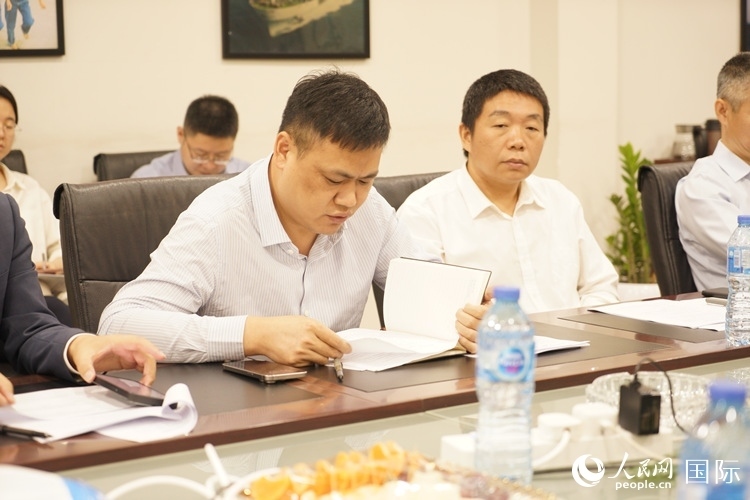 新當(dāng)選尼日利亞中國礦業(yè)聯(lián)合會(huì)會(huì)長中國和聯(lián)公司董事長李輝發(fā)言。人民網(wǎng)記者 姜宣攝