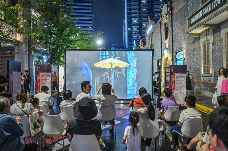 今年上海國(guó)際電影節(jié)“露天電影院”。（圖片來源：視覺中國(guó)）