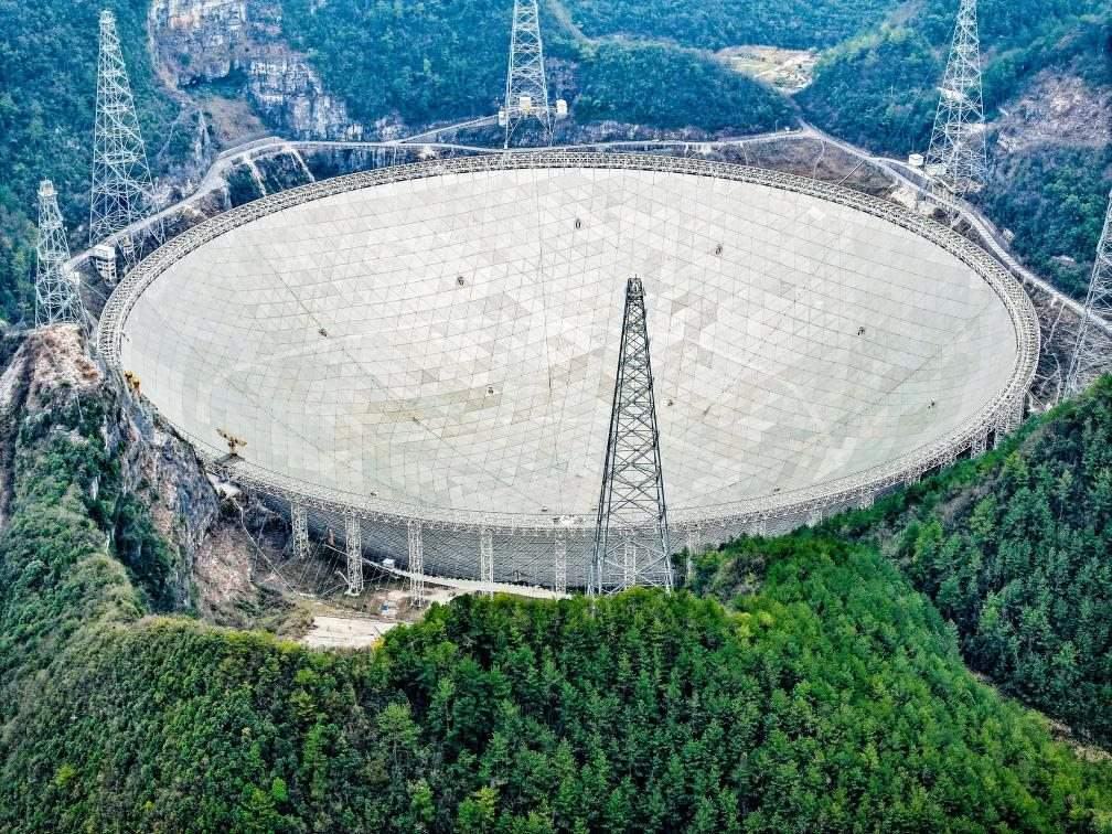 這是2024年2月26日拍攝的位于貴州的“中國天眼”（無人機全景圖片，維護保養(yǎng)期間拍攝）。新華社記者 歐東衢 攝
