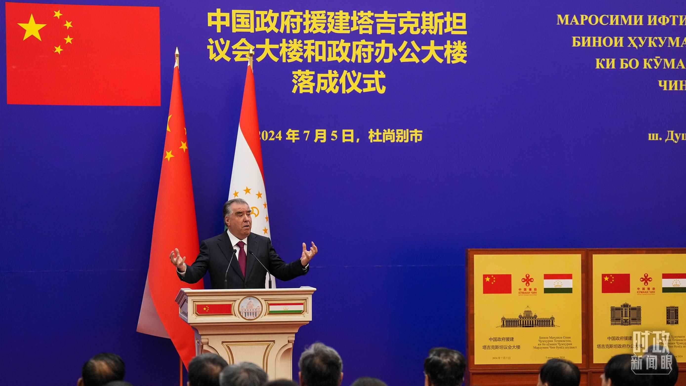 △拉赫蒙總統(tǒng)在落成儀式現(xiàn)場(chǎng)。（總臺(tái)記者李晉拍攝）