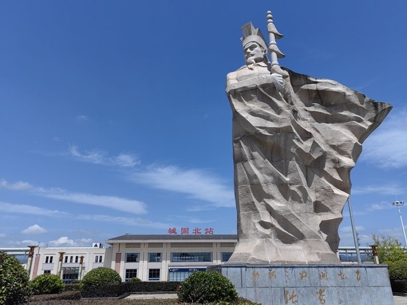 張騫雕塑。新華社記者 孫正好 攝