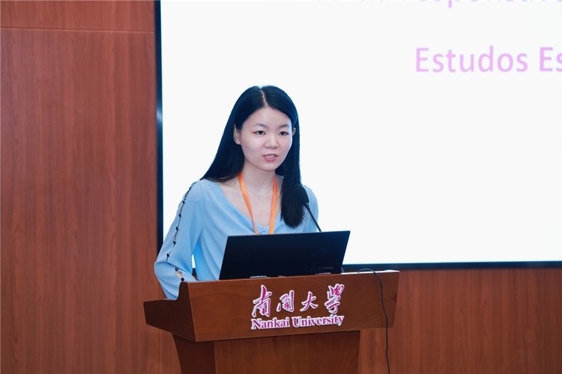 南開(kāi)大學(xué)外國(guó)語(yǔ)學(xué)院葡語(yǔ)系負(fù)責(zé)人胡婧致閉幕詞。南開(kāi)大學(xué)供圖