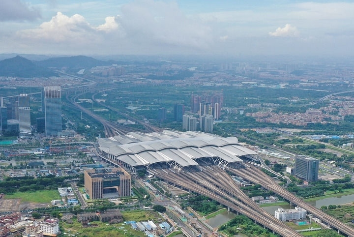 這是2024年6月23日拍攝的廣州南站（無(wú)人機(jī)照片）。新華社記者 劉大偉 攝