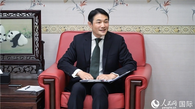 使館發(fā)言人畢海波公參介紹黨的二十屆三中全會情況并回答記者提問。人民網 郭錦標攝