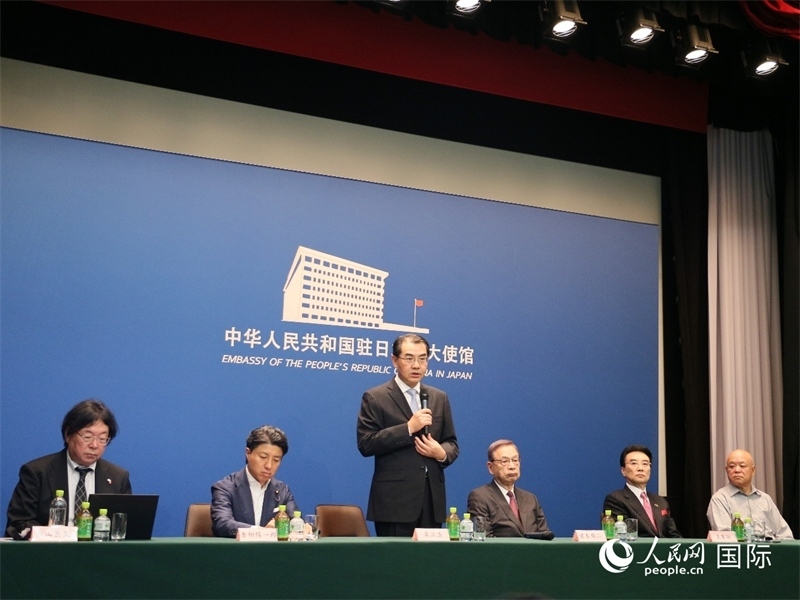 中國駐日本大使吳江浩（左三）致辭。人民網(wǎng) 許可攝