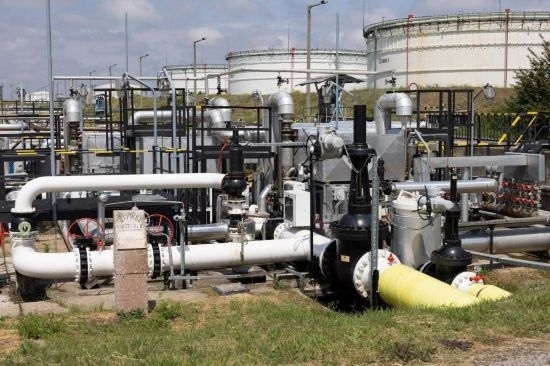 這是2022年5月24日在匈牙利薩茲豪隆包陶多瑙河煉油廠拍攝的連接匈牙利和俄羅斯的“友誼”輸油管道入口點(diǎn)。新華社發(fā)（弗爾季·奧蒂洛攝）