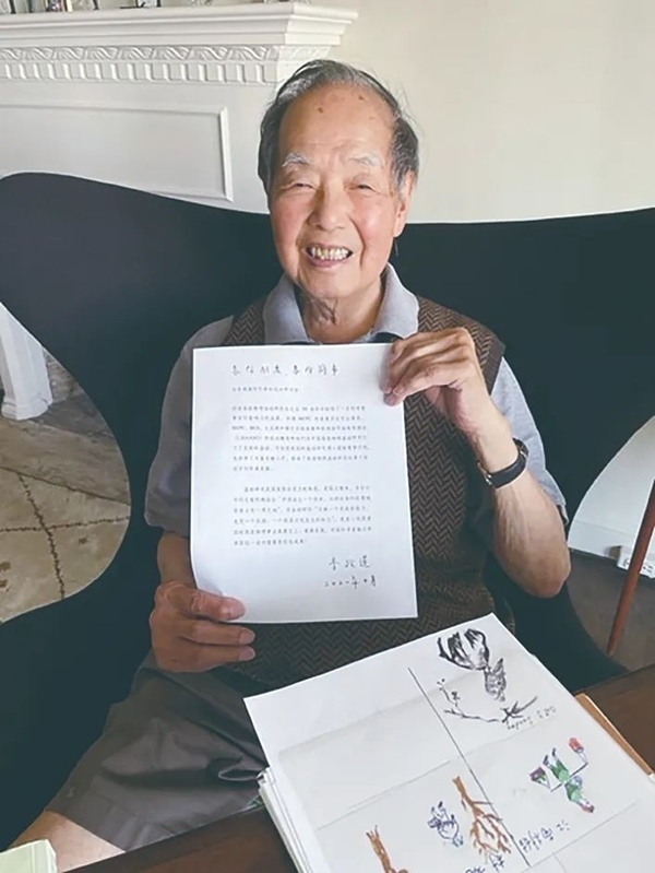 李政道先生曾面對鏡頭展示給中國高能物理事業(yè)的寄語。圖片來源：中國科學(xué)報(bào)