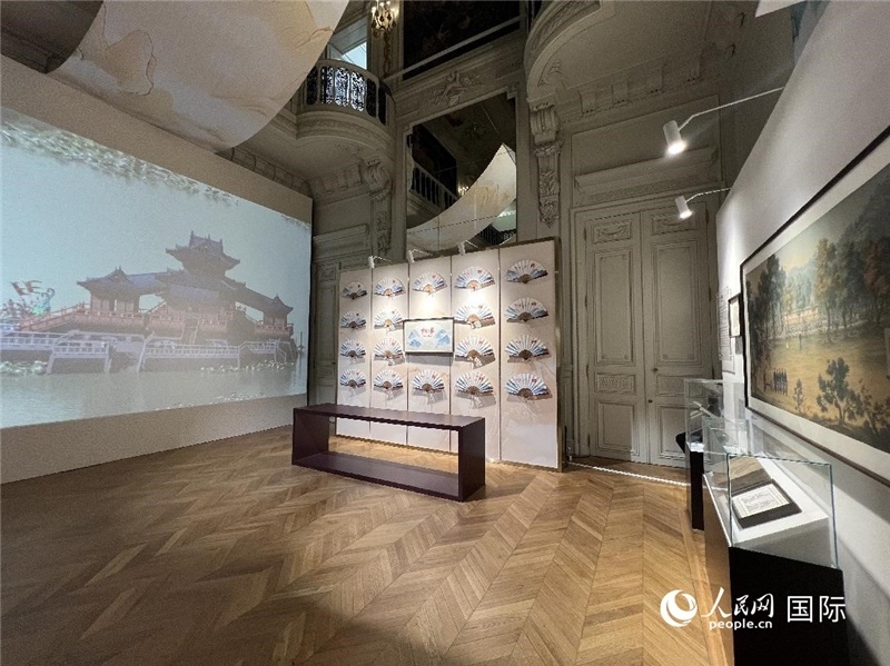 中國風(fēng)與法國經(jīng)典建筑相互融合。 人民網(wǎng)記者 何蒨攝