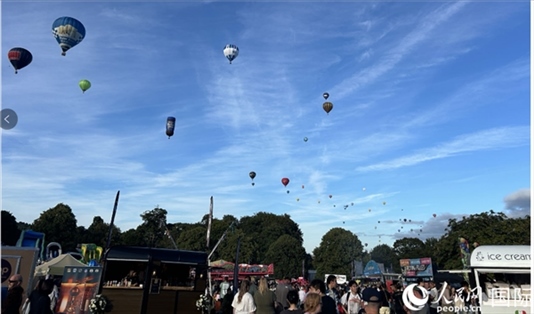 布里斯托國際熱氣球節(jié)現(xiàn)場。人民網(wǎng)記者 余穎攝