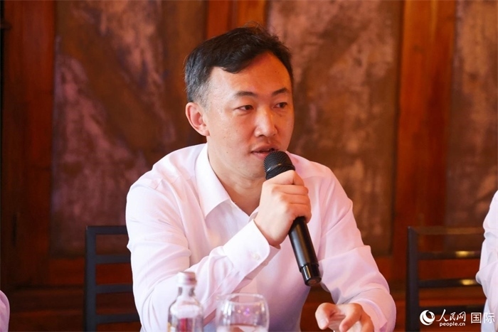 中國(guó)駐里約熱內(nèi)盧代總領(lǐng)事王海濤在座談會(huì)上致辭。人民網(wǎng)記者 陳海琪攝