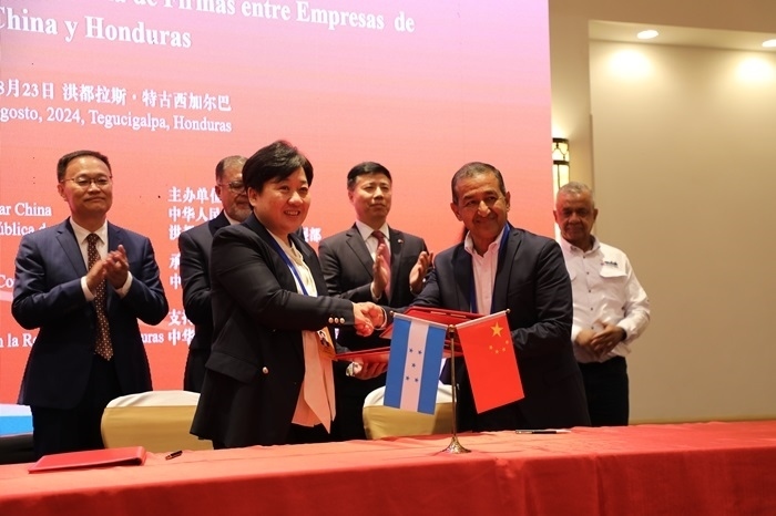 活動現(xiàn)場。埃內(nèi)斯托·多明戈斯攝