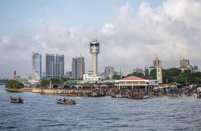 這是2023年12月29日拍攝的坦桑尼亞達(dá)累斯薩拉姆漁港。新華社記者王冠森攝