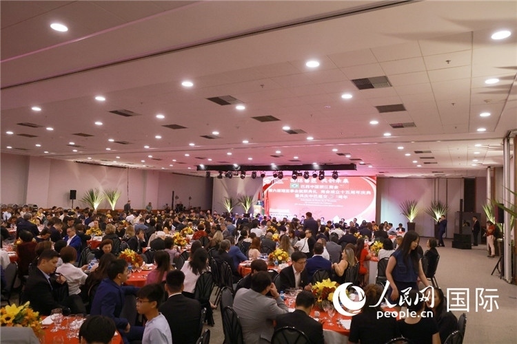 當(dāng)?shù)貢r間8月24日晚，巴西中國浙江商會第六屆理監(jiān)事會就職典禮在里約熱內(nèi)盧舉行。圖為就職典禮現(xiàn)場。人民網(wǎng)記者 陳海琪攝