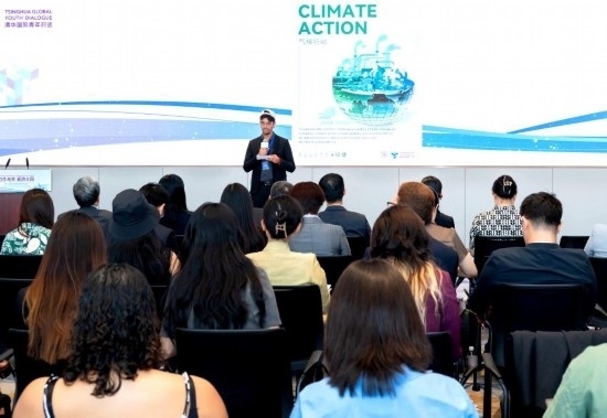 8月29日，在第二屆清華國(guó)際青年對(duì)話論壇活動(dòng)上，正在清華大學(xué)攻讀藥學(xué)博士的埃及留學(xué)生阿姆爾·瓦赫巴分享中國(guó)之旅的感悟。新華社發(fā)（畢尚宏攝）