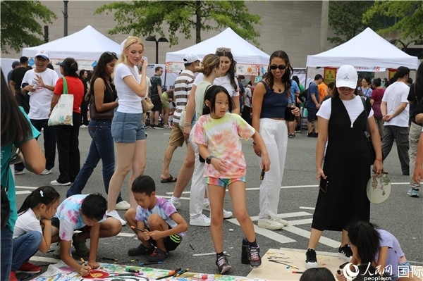 4、活動(dòng)吸引了很多小朋友參加。 人民網(wǎng)記者 李志偉攝