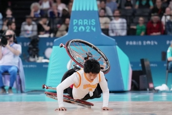巴黎殘奧會｜“撞車、摔倒，我們都習慣了”
