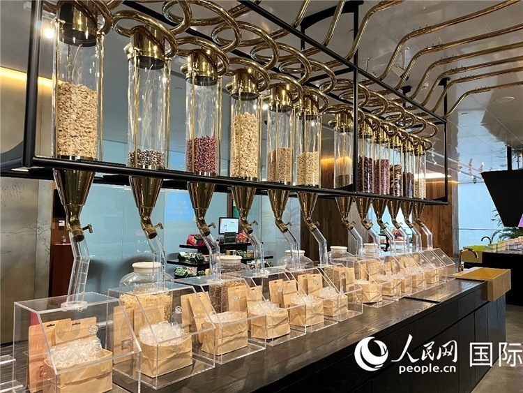 3.展示區(qū)展示的24節(jié)氣養(yǎng)生茶。（人民網(wǎng)記者陳思 攝）