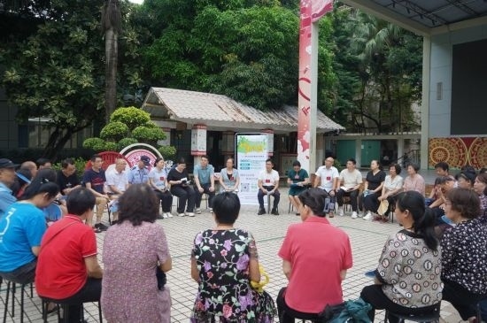  南寧市青秀區(qū)新竹社區(qū)召開“竹聲傾談”民情懇談會。（李抒蓉 攝）