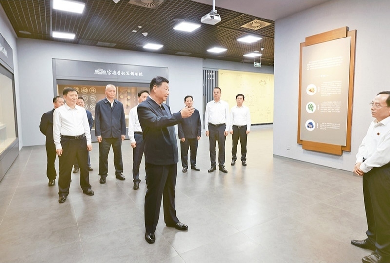 2024年9月10日，中共中央總書記、國家主席、中央軍委主席習(xí)近平在前往甘肅考察途中，來到陜西省寶雞市參觀寶雞青銅器博物院。 新華社記者 王曄/攝