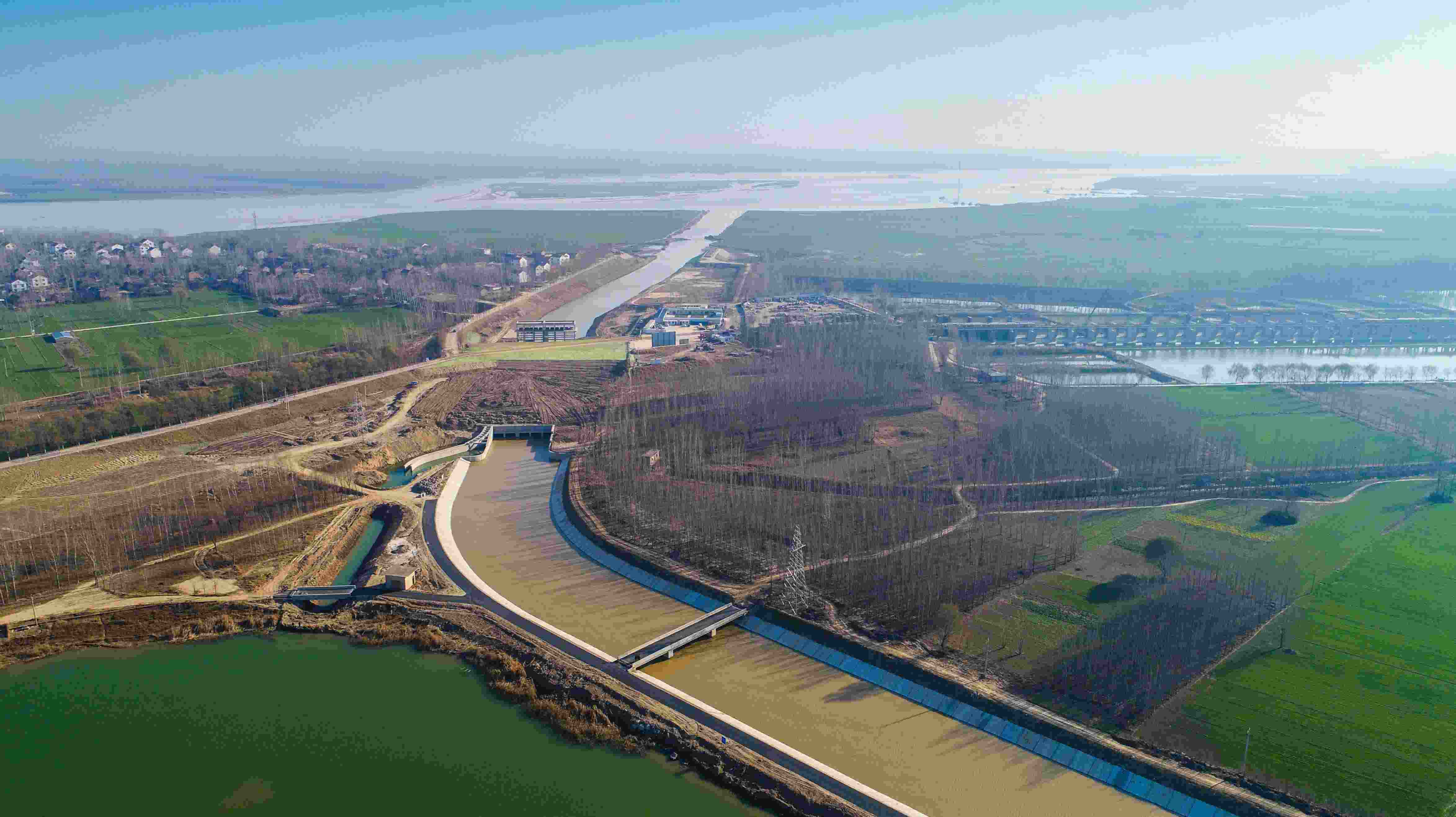 實施引黃入冀調(diào)水，助力華北地下水超采綜合治理和白洋淀生態(tài)環(huán)境修復(fù)。水利部水資源局供圖