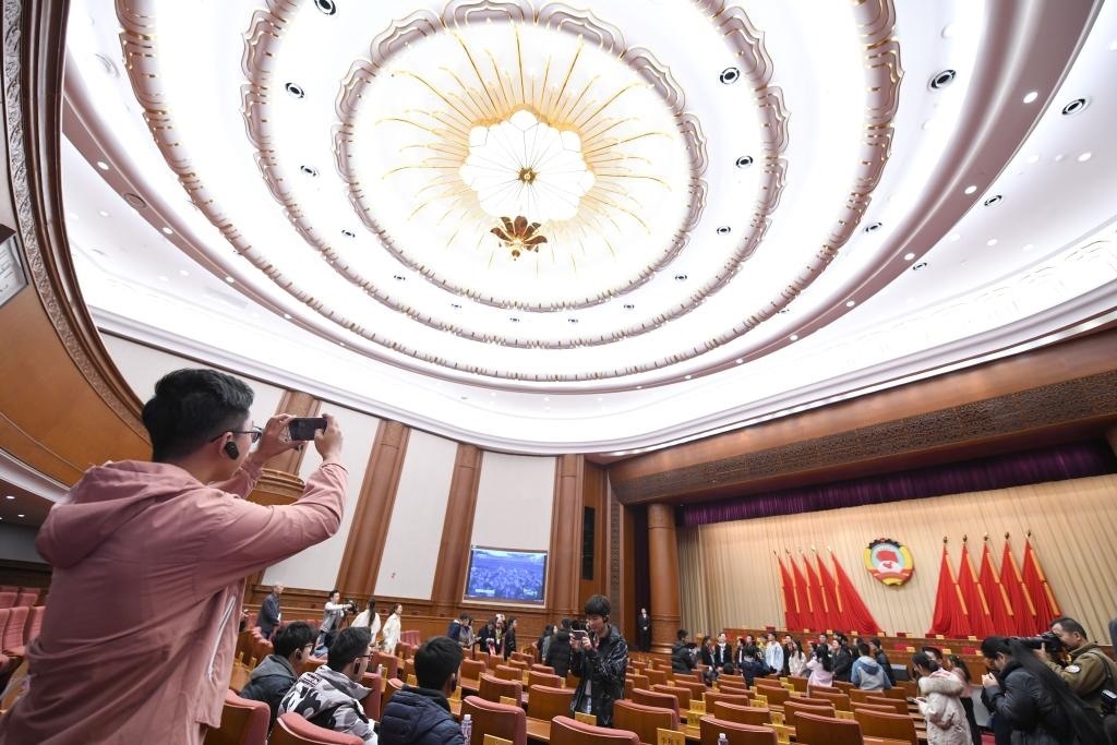 2019年11月16日，全國(guó)政協(xié)機(jī)關(guān)舉辦第一次公眾開(kāi)放日活動(dòng)，約200名高校師生、街道工作人員、退休干部、居民代表等參加。新華社記者 岳月偉 攝