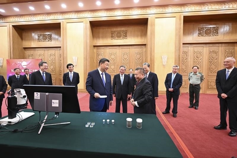 △2024年9月23日，習(xí)近平總書記等參觀月球樣品和探月工程成果展覽。