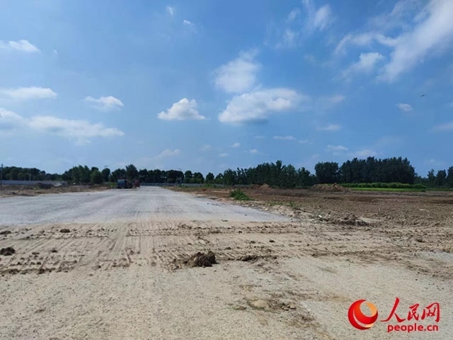 當?shù)匾驯唤型５柠}河?xùn)|路。人民網(wǎng) 鞠峰攝