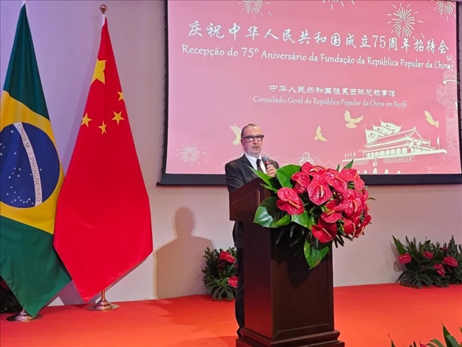 巴西外交部駐東北部地區(qū)辦公室主任德寶拉大使在招待會上致辭。 中國駐累西腓總領(lǐng)館供圖