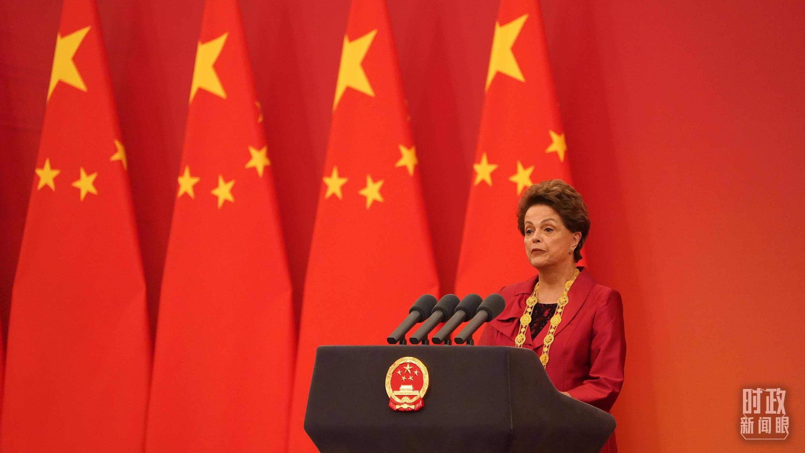 “友誼勛章”獲得者迪爾瑪·羅塞芙在頒授儀式上發(fā)言。（總臺(tái)記者李晉拍攝）