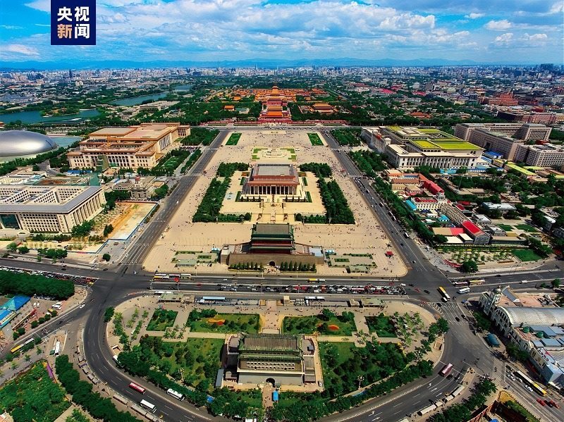 △全長(zhǎng)7.8公里的北京中軸線上，分布有鐘鼓樓、景山、故宮等15處遺產(chǎn)構(gòu)成要素。