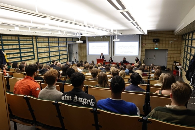 中國駐瑞典大使崔愛民訪問烏普薩拉大學(xué)并發(fā)表演講。中國駐瑞典大使館供圖