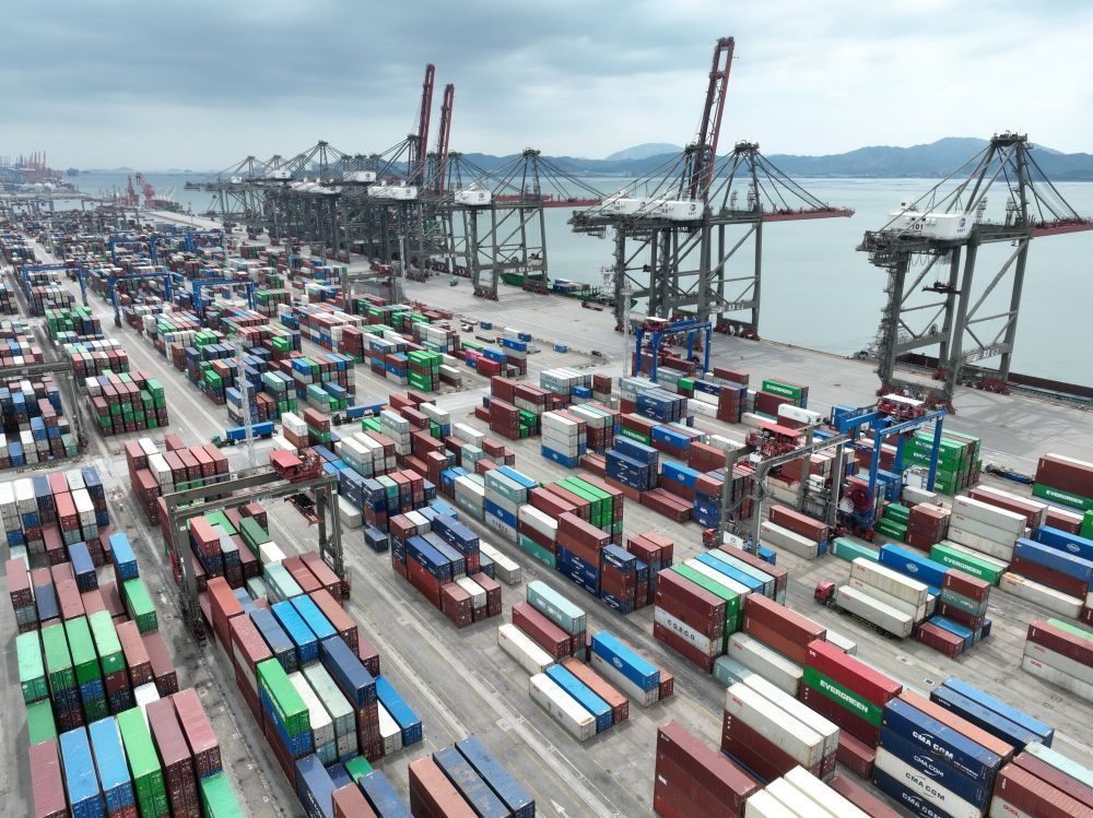 這是中國（福建）自由貿(mào)易試驗區(qū)廈門片區(qū)內(nèi)的廈門遠海碼頭（2024年9月5日攝）。