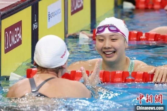 10月19日晚，2024年世界泳聯(lián)游泳世界杯上海站結(jié)束第二個(gè)比賽日的爭(zhēng)奪。圖為中國(guó)選手唐錢婷在女子100米蛙泳決賽中。 中新社記者 湯彥俊 攝