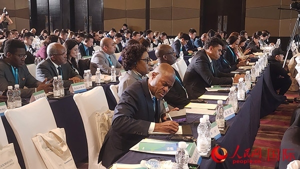 與會來賓在認(rèn)真記錄。人民網(wǎng)記者 萬宇攝