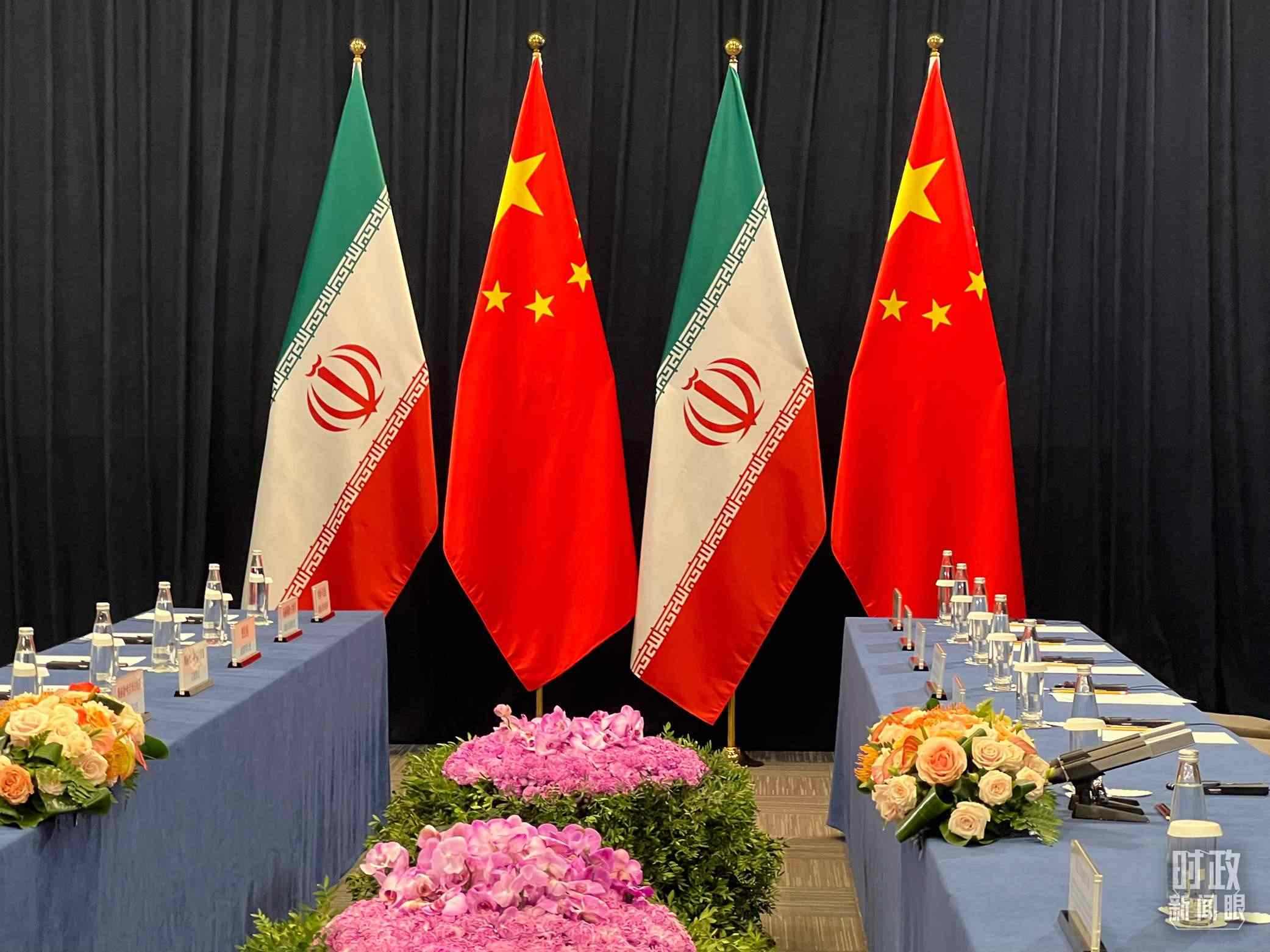 △ 中伊領(lǐng)導(dǎo)人會(huì)見開始前的現(xiàn)場。（總臺(tái)央視記者楊新禹拍攝）