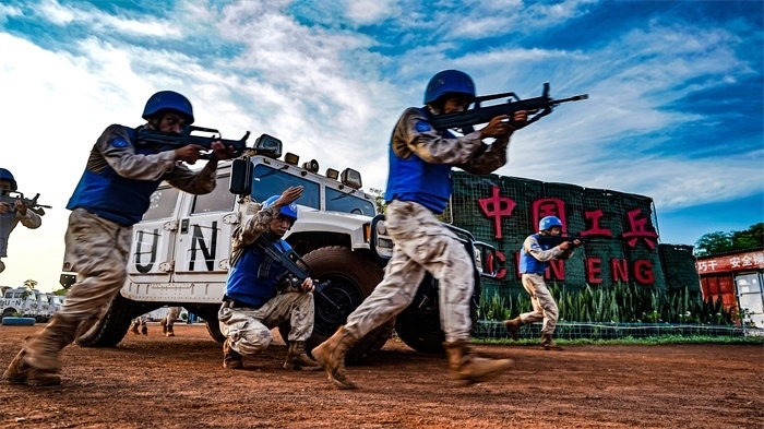 維和官兵迅速反應。秦貴君攝