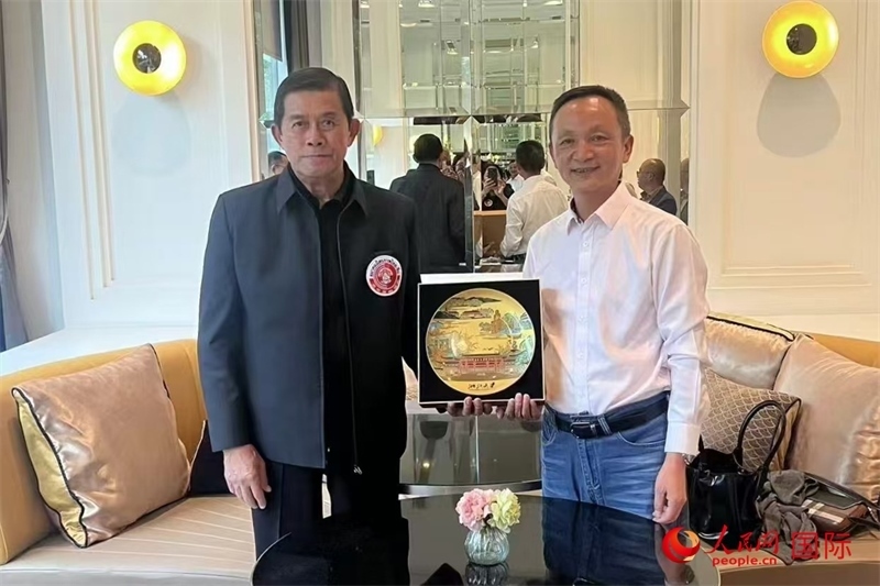 泰中友好協(xié)會(huì)會(huì)長(zhǎng)、泰國(guó)前副總理功·塔帕朗西（左一）會(huì)見浙大團(tuán)組一行。人民網(wǎng)記者 簡(jiǎn)承淵攝