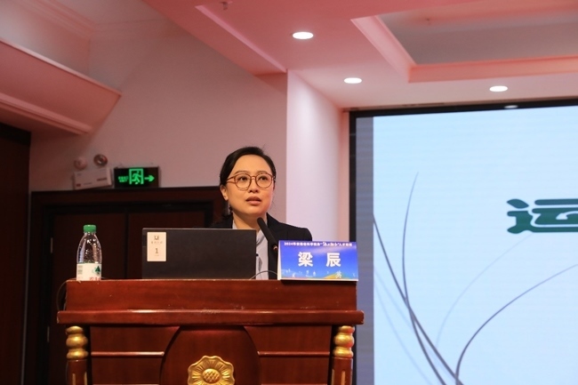 國家體育總局運(yùn)動醫(yī)學(xué)研究所醫(yī)務(wù)監(jiān)督中心副主任、中國體育科學(xué)學(xué)會運(yùn)動醫(yī)學(xué)分會副秘書長梁辰授課。主辦方供圖