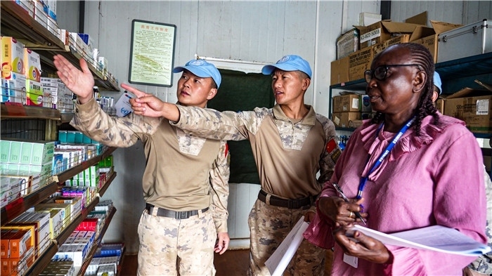 核查儲存藥品。王軍杰攝