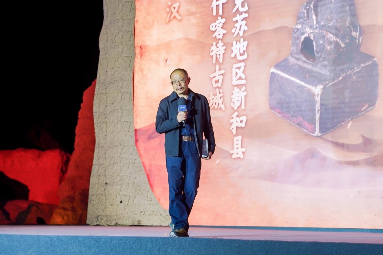 陳凌在“何以中國·五星出東方”網(wǎng)絡(luò)主題宣傳活動現(xiàn)場演講。人民視頻供圖