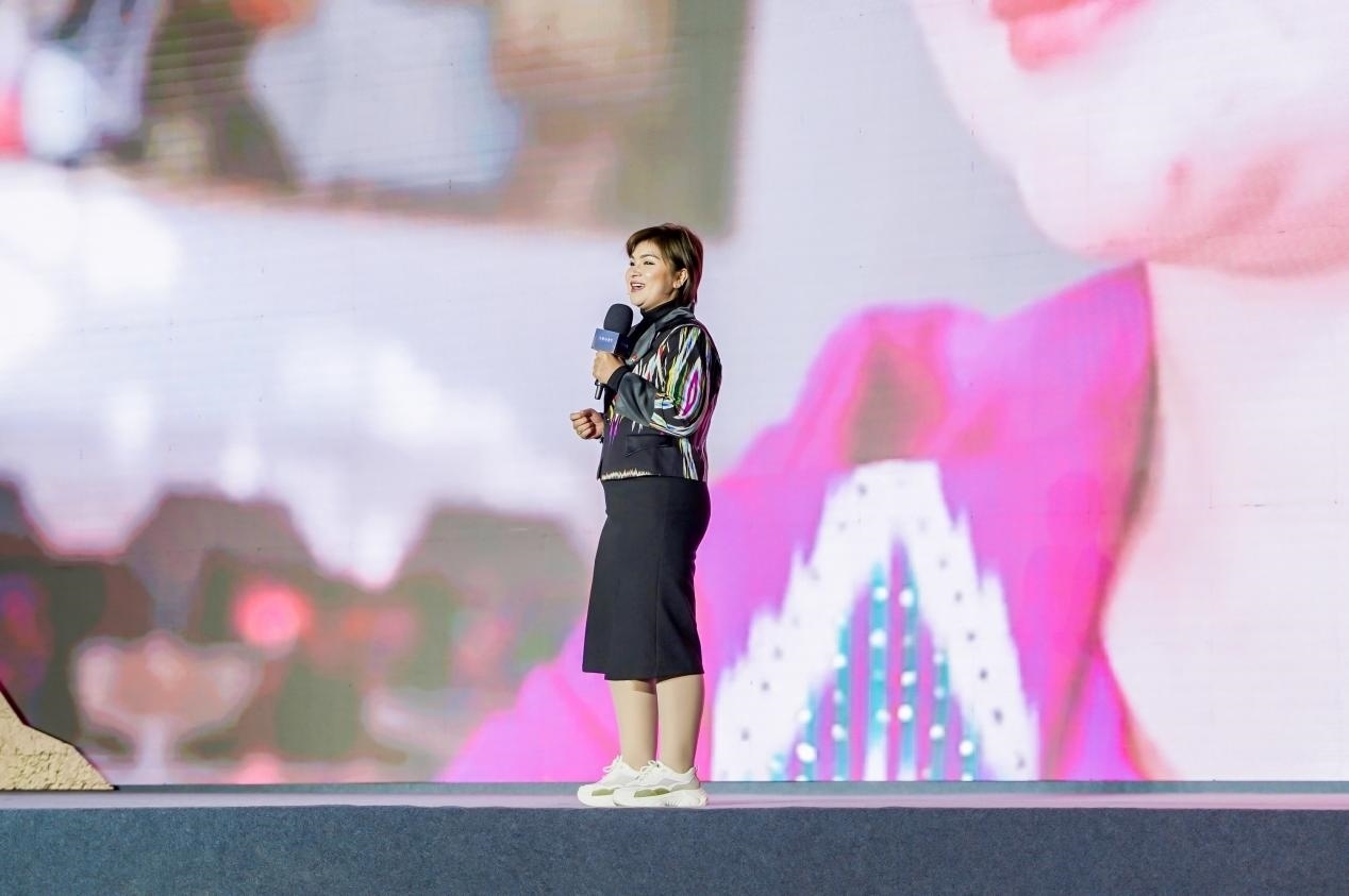 如克亞木·麥提賽地在“何以中國·五星出東方”網(wǎng)絡(luò)主題宣傳活動現(xiàn)場演講。人民視頻供圖