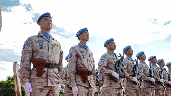 維和官兵整齊列隊。鄧原淘攝