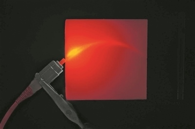 帶有彎曲通道的3D打印材料能引導(dǎo)并散射光。圖片來(lái)源：英國(guó)格拉斯哥大學(xué)